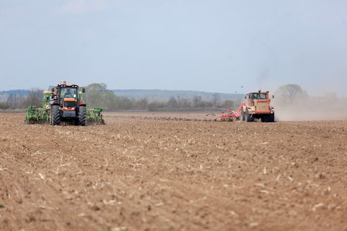 Аграрии в Псковской области приступили к весенним полевым работам